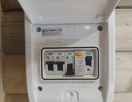 37e3c5_45a1e82ac6d84478a4d4887347ae8223mv2.jpg Module Container Aménagé – avec bardage en bois massif (14 m2)